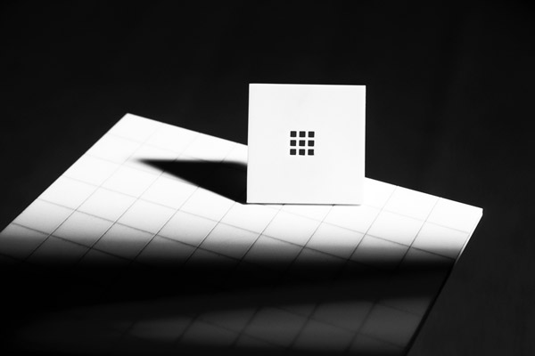 陶瓷激光切割應(yīng)用 ?激光加工陶瓷線路板主要有激光打孔和激光切割兩種(圖2)