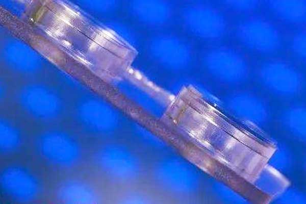 激光焊接 玻璃工業(yè)與激光焊接技術(shù)結(jié)合后會(huì)產(chǎn)生怎樣的火花(圖2)