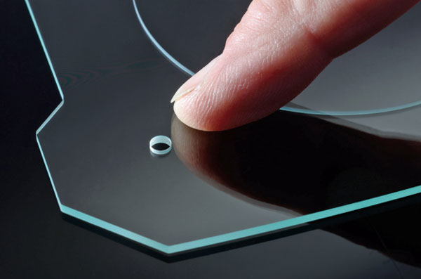 玻璃激光打孔 工業(yè)皮秒激光器非常適合薄膜的劃線(圖3)