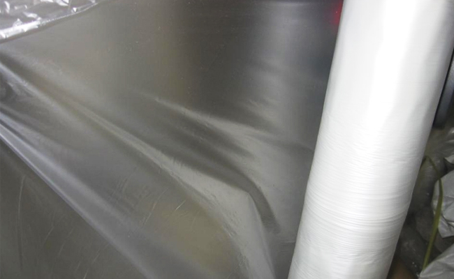 薄膜激光打孔 牛仔布料激光燒花工藝:科技與時尚的完美融合(圖2)